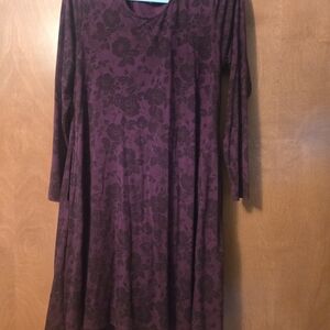 Floral-Textured Long Sleeve Midi Dress in Plum